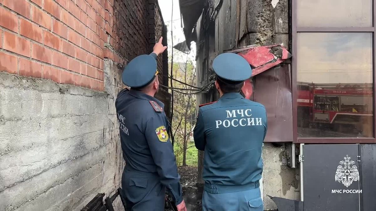 В Назрани ликвидировали пожар в ТЦ «Апельсин»