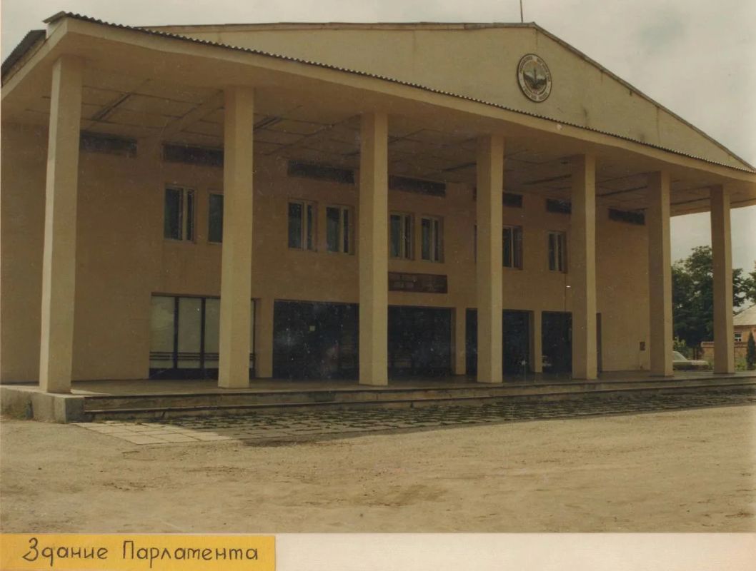 Завершая нашу юбилейную рубрику, посвящённую 245-летию Назрани, предлагаем вместе перелистать страницы истории города и взглянуть каким он был несколько десятилетий назад Завершая нашу юбилейную рубрику, посвящённую 245-летию Назрани, предлагаем вместе перелистать страницы истории города и взглянуть каким он был несколько десятилетий назад