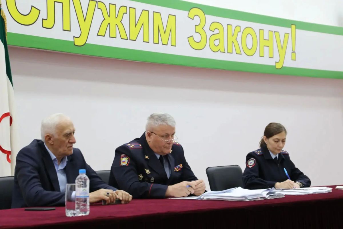 Председатель Общественного совета при региональном МВД принял участие в аттестации сотрудников органов внутренних дел Председатель Общественного совета при региональном МВД принял участие в аттестации сотрудников органов внутренних дел