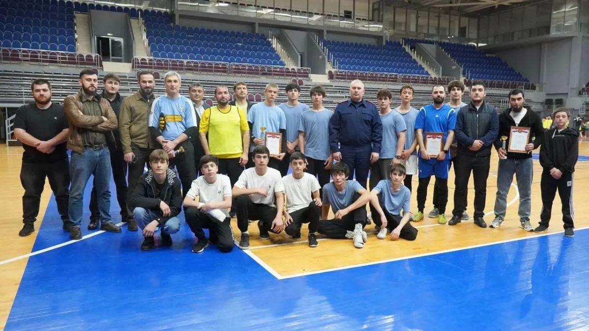 Следователи Ингушетии и кадеты сыграли в мини-футбол ко Дню народного единства
