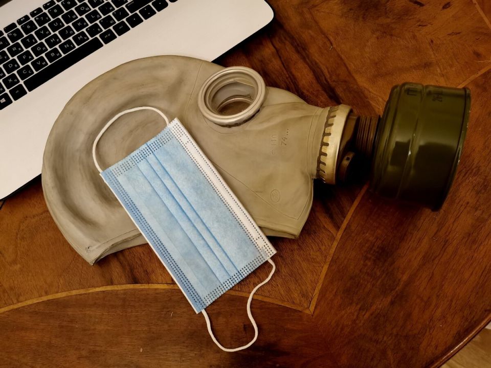 Как избежать запотевания очков при ношении маски: простые советы из прошлого