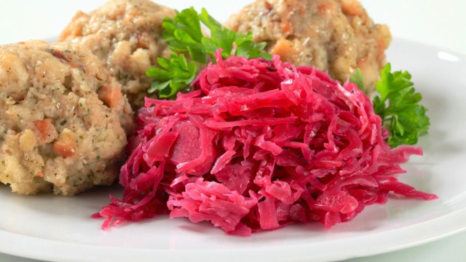 Если огурцы надоели: хрустящая красная капуста в банке по простому рецепту