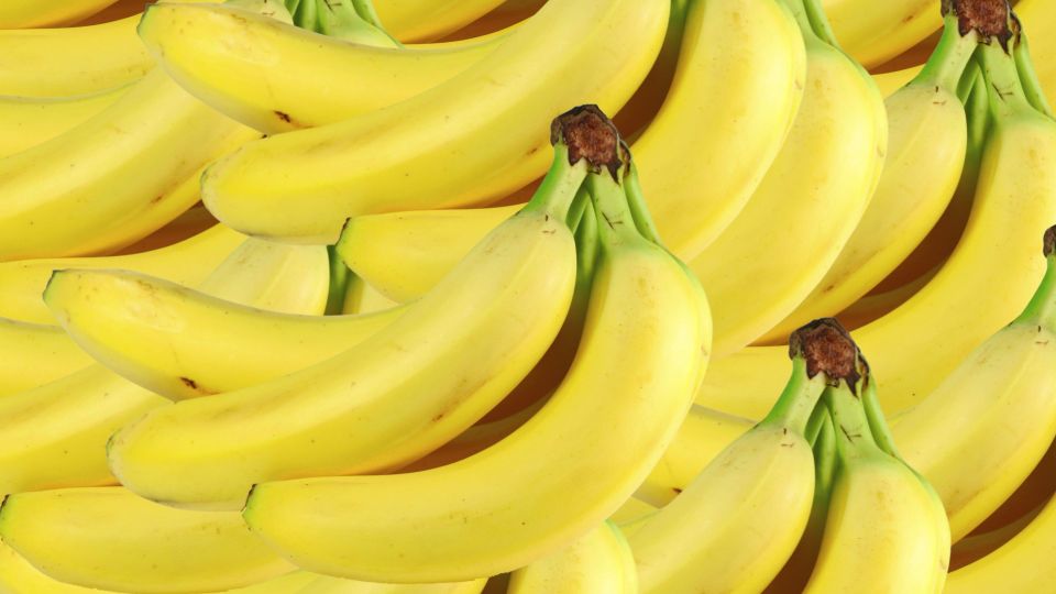 Моет посуду и чистит зубы: какие секреты таит банановая кожура