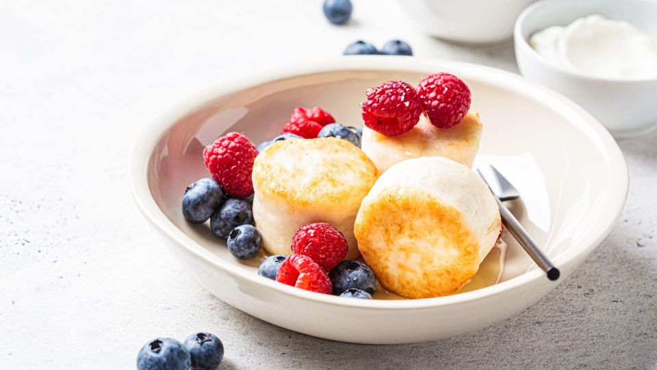 Как в очень дорогом ресторане: за сырники по этому рецепту не придется краснеть