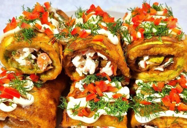 Нежные рулеты из кабачков с крабовыми палочками — быстрый хит для ужина