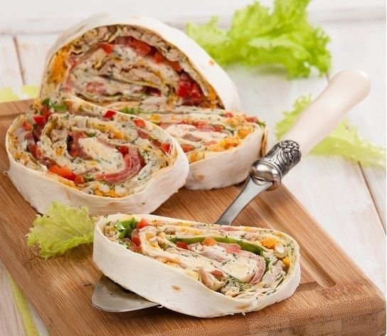 Вкусный рулет из лаваша: сытное лакомство с фаршем и овощами