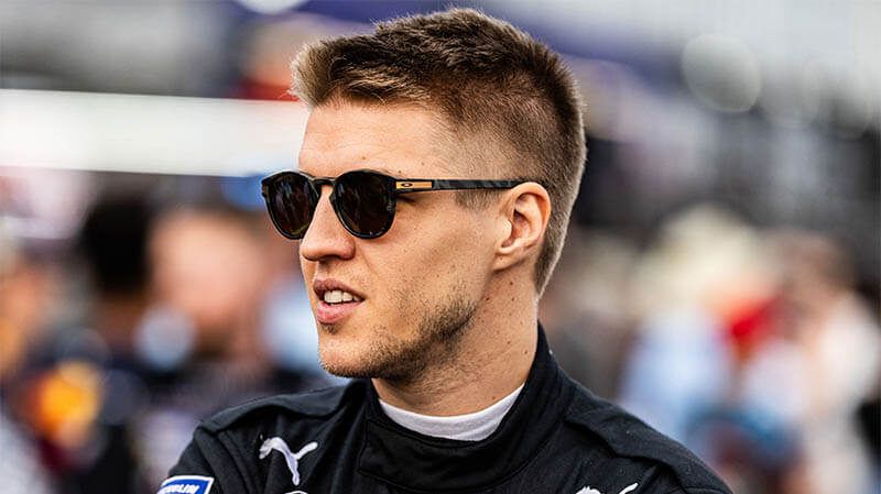 ������ ���� ��������� 12-������ �������������� � BMW